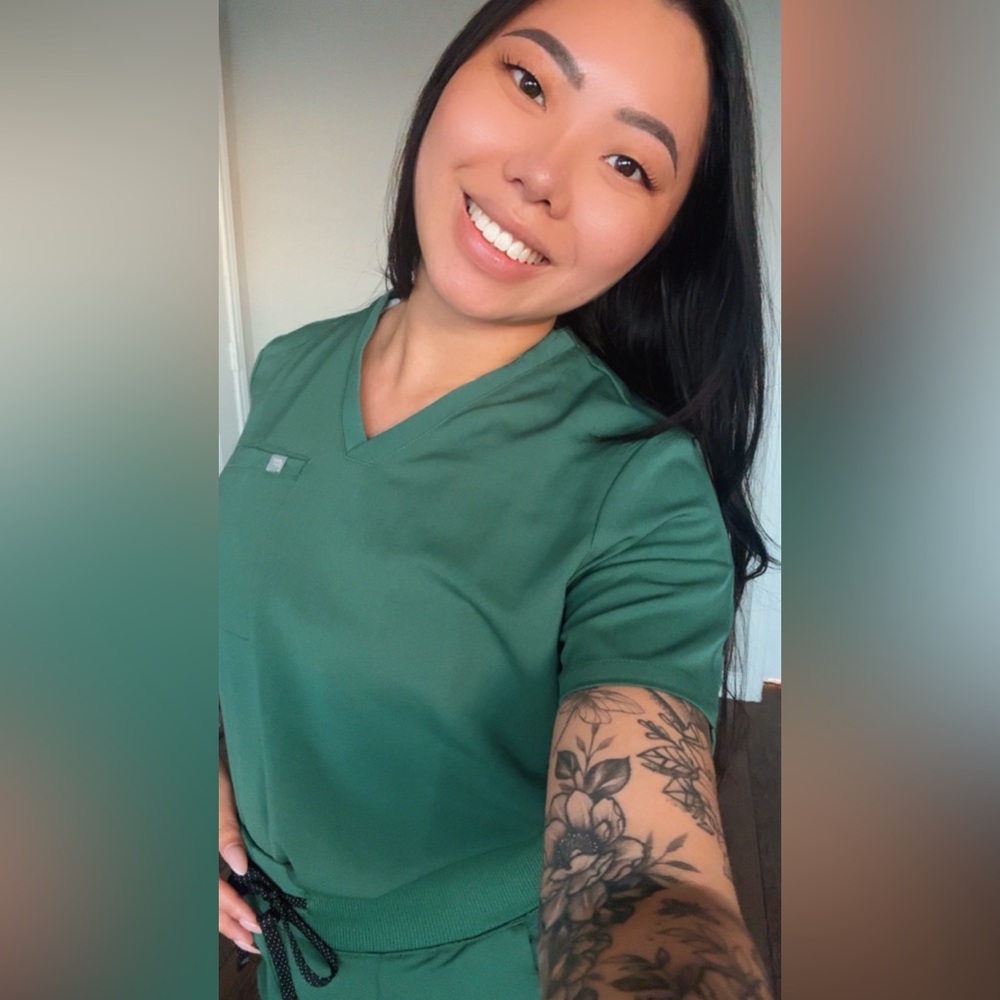 Brand NEW Fabletics Scrubs Set - Hunter Green